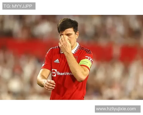 马奎尔赛后怒吼庆祝与队友一一拥抱展现强大领导力精神